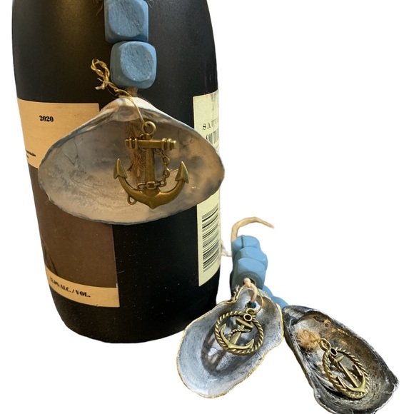3 - Wine Bottle & Liquor Charms - Clam shell with a Anchor Charm - Picture 4 of 8
